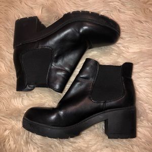 Steve Madden Black Leather Ankle Boots Size 7